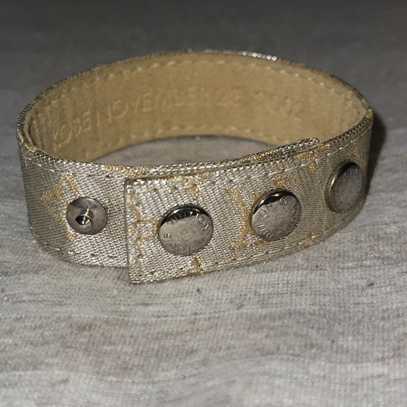 Louis Vuitton Limited Edition Kobe 2002 Snap Bracelet - Picture 3 of 7